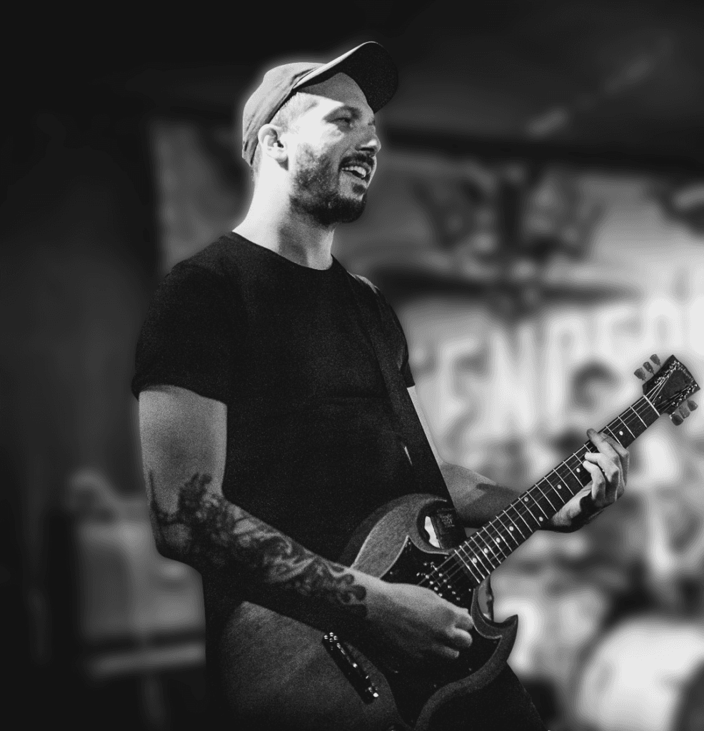 Daiki greeting you to his guitar page